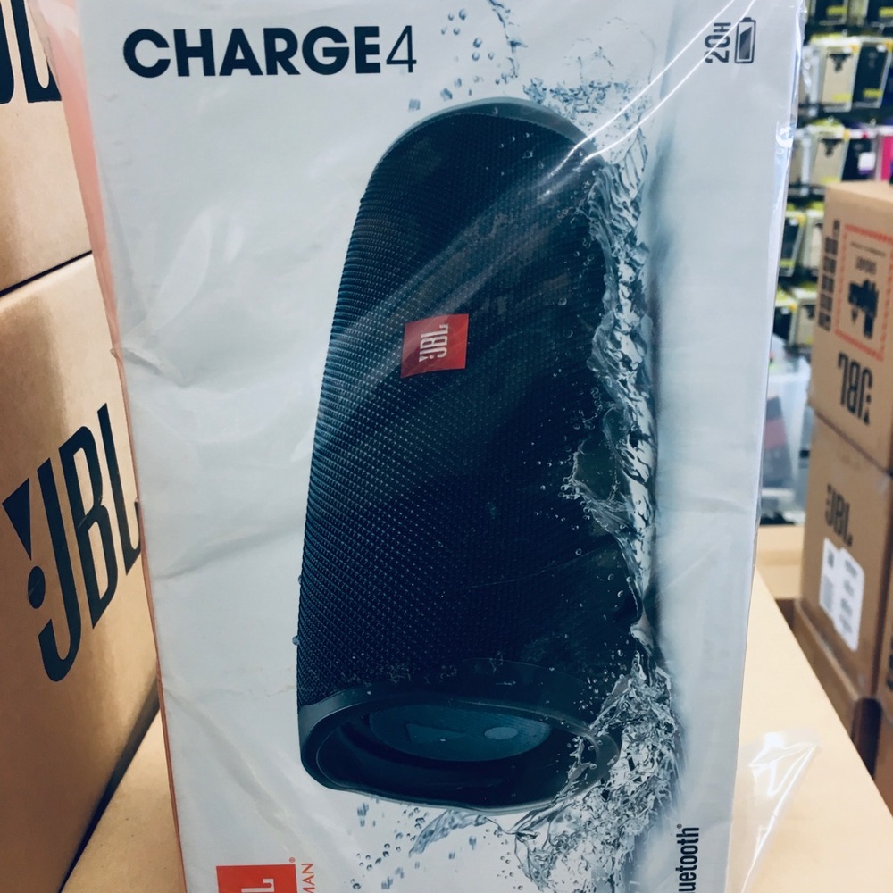 Jbl charge 4 waterproof Bluetooth speaker